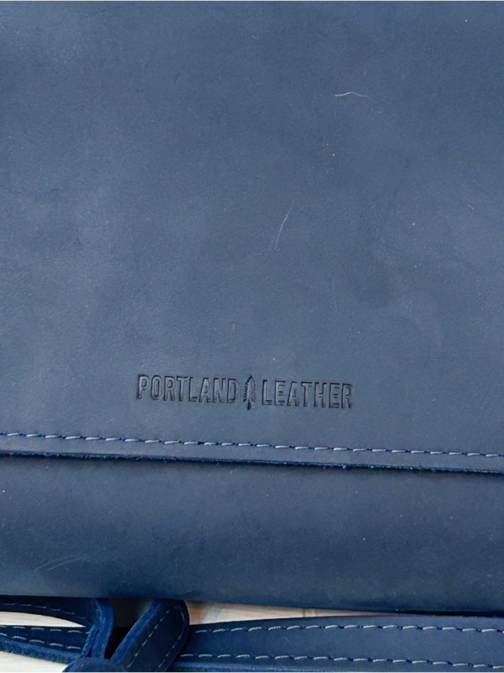 Portland Leather Navy Metro Crossbody Shoulder Bag EUC - Picture 3 of 8